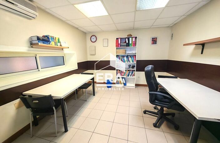 Bureaux / Local commercial à vendre à Marseille - 13004 — photo 2
