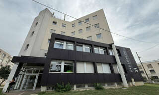 Bureau  484 m² à louer à Vénissieux (69200)