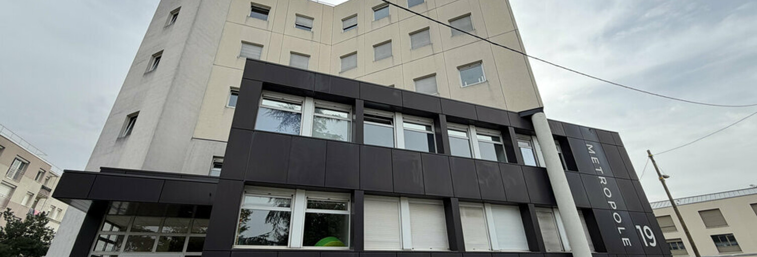 Bureau  484 m² à louer à Vénissieux (69200)