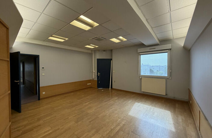BUREAUX à LOUER — photo 4