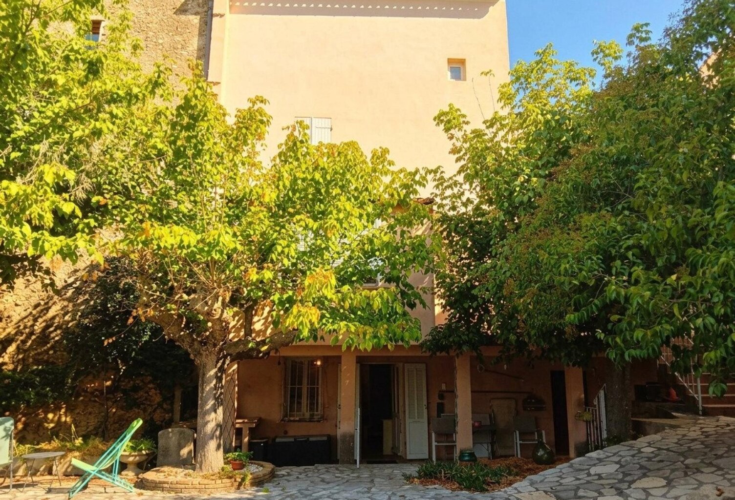 Maison de Village avec jardin et garage — photo 1