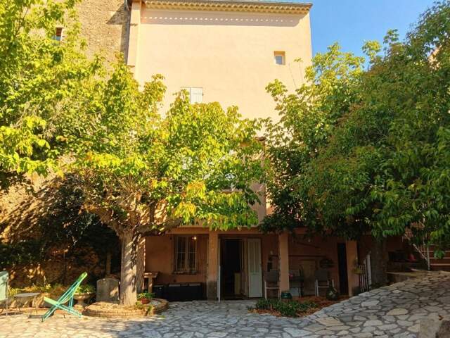 Maison de Village avec jardin et garage — photo du bien