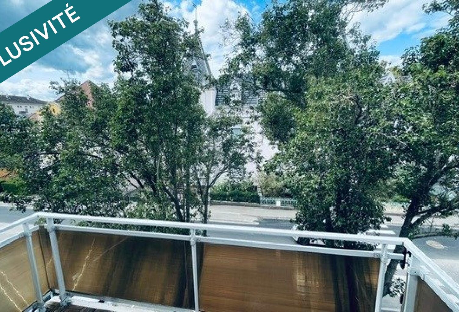 Belle terrasse et parking — photo 1