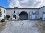 MAISON CHARENTAISE 6 CHAMBRES AVEC DE NOMREUSES DEPENDANCES — photo 2
