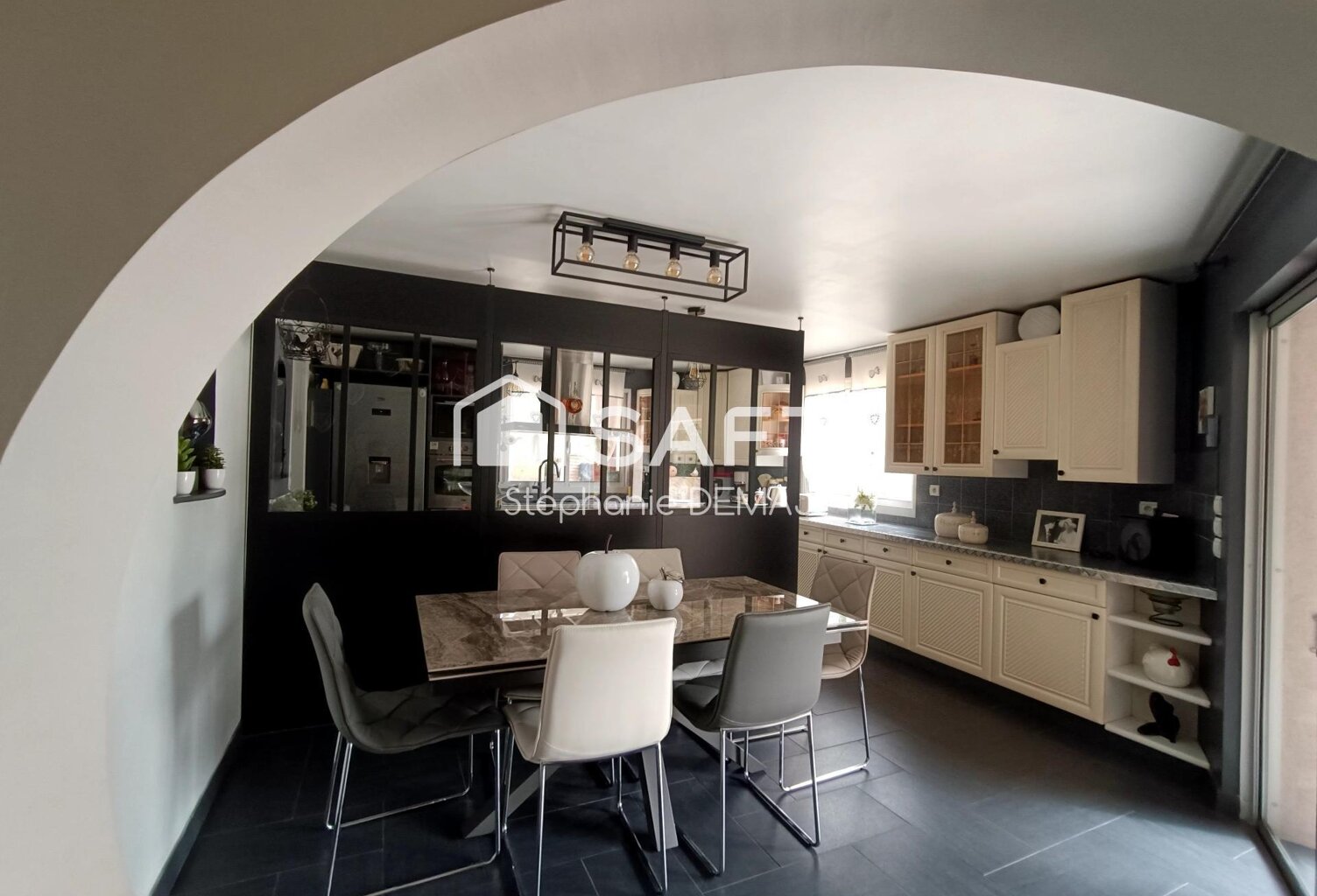 MAISON DE CARACTERE - PISCINE-2 GARAGES-ATELIER — photo 1