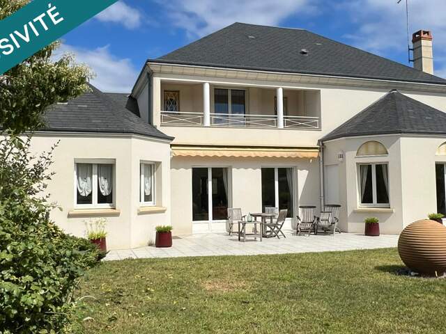 Rare. Spacieuse. Excellent état. Somptueux jardin paysagé piscinable. 4 chambres dont suite en RDC. Garage. — photo du bien