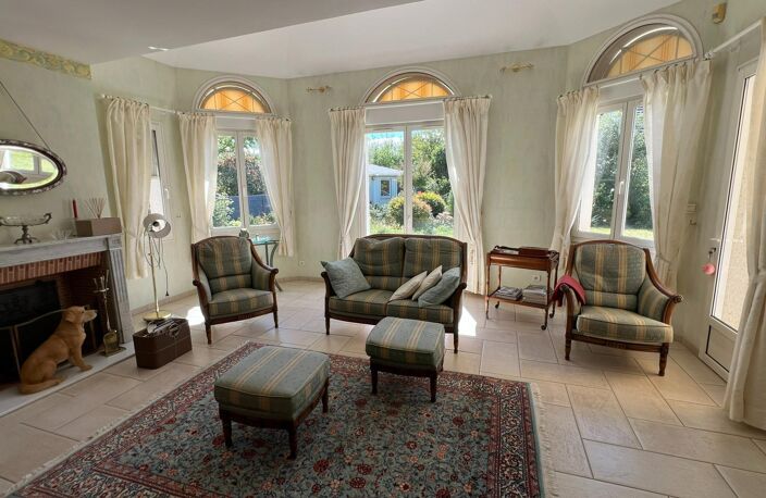 Rare. Spacieuse. Excellent état. Somptueux jardin paysagé piscinable. 4 chambres dont suite en RDC. Garage. — photo 4