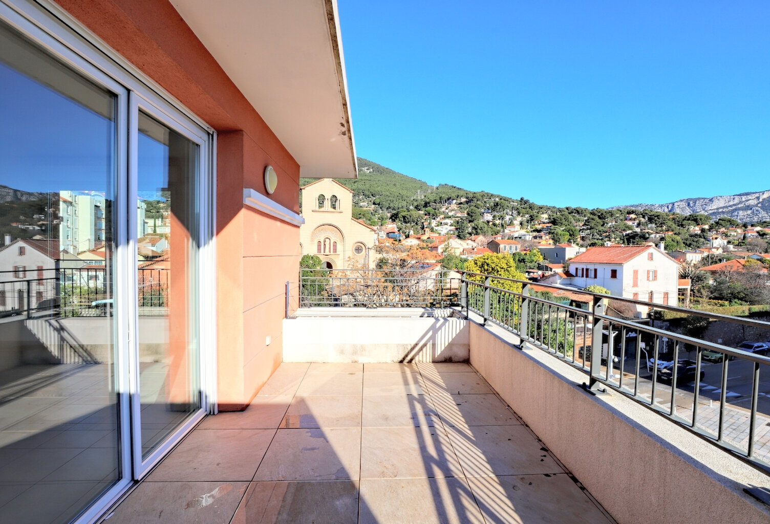 M2324 - TOULON - Brunet - Appartement T3 - Dernier étage - Terrasse — photo 1