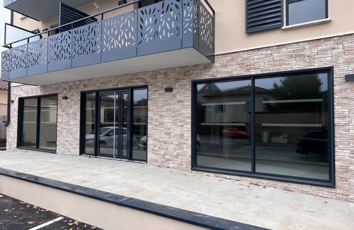 LOCAL COMMERCIAL DE 116m2 - NEUF — photo 2