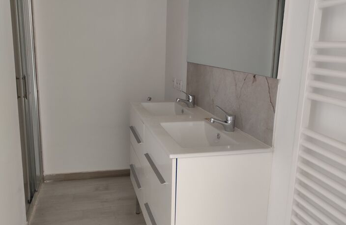 Location Appartement 3 pièces — photo 2