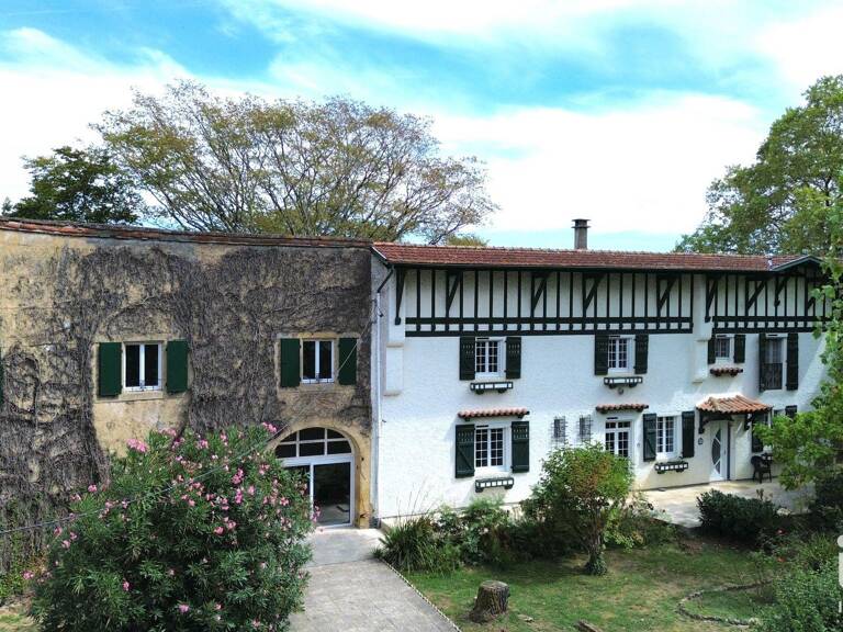 Vente Maison/villa 8 pièces — photo 1