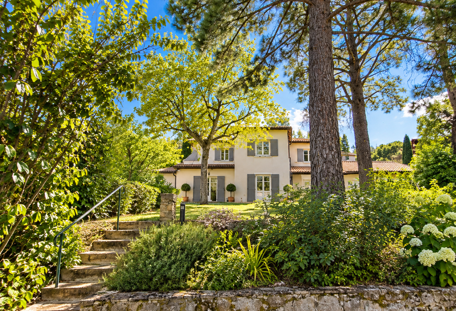 St Cyr au Mont d'Or — photo 1