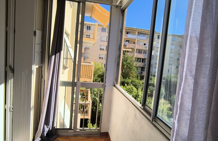 T2 bis rénové de 37,65 m2 avec balcon plein sud, parking et — photo 2