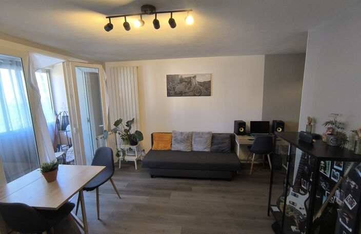 T2 bis rénové de 37,65 m2 avec balcon plein sud, parking et — photo 3