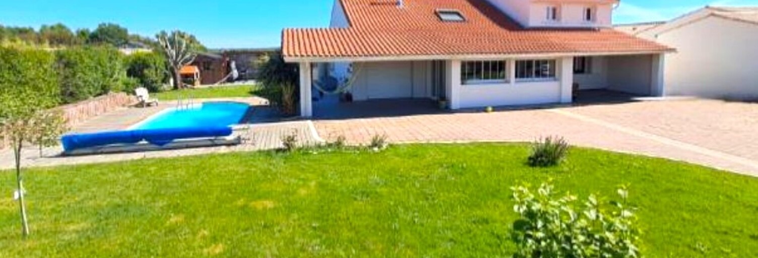 Maison 8 Pièces 178 m² à vendre à Breuil-Magné (17870)