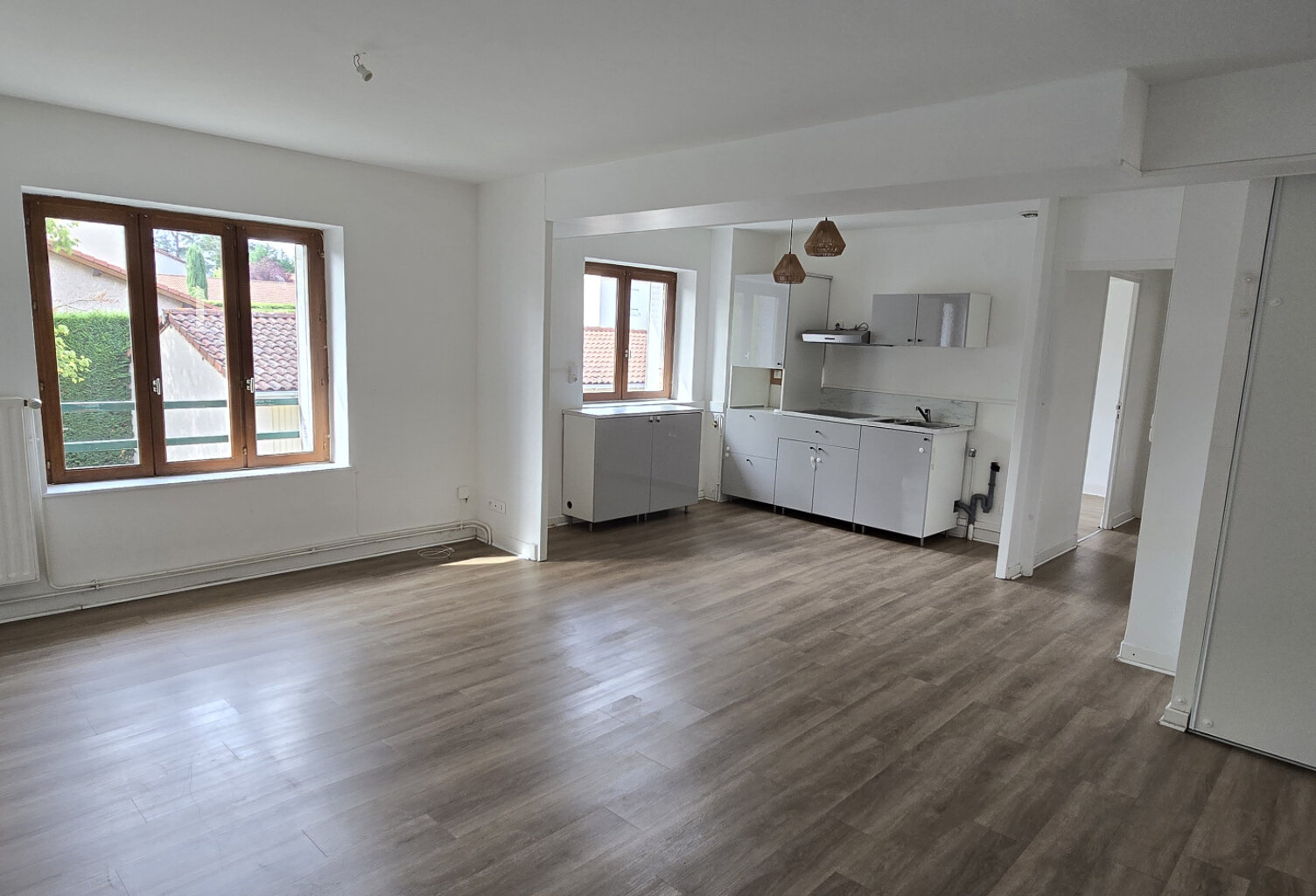 Appartement T4 de 76,3 m2 à L'ARBRESLE — photo 1
