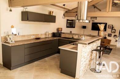 Maison 6 pièces 1390 €
