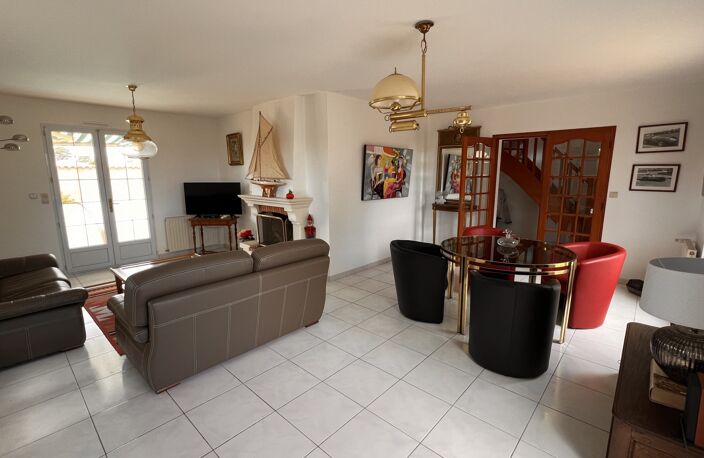 **LONGEVILLE-SUR-MER - ÉLÉGANTE PROPRIÉTÉ AVEC PISCINE ET GRANDS ESPACES** — photo 2