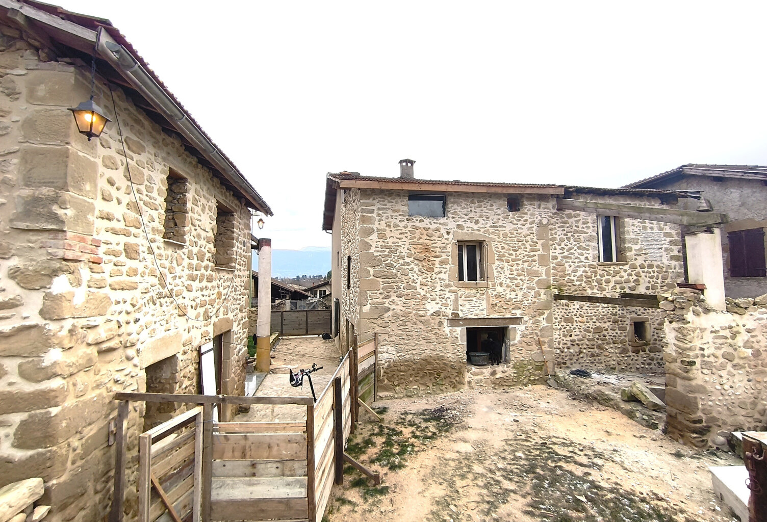 SAINT LATTIER - APPARTEMENT 129 M2- JARDIN 81 M2. IMMOCENTER — photo 1