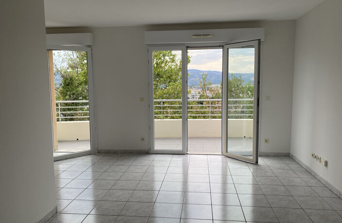 T3 avec terrasse, cave et garage, Le Clos de Santolines, 26500 BOURG LES VALENCE — photo 2