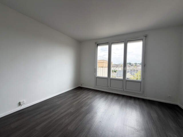 A LOUER LE MANS FUNAY APPARTEMENT DE TYPE 3 AVEC CAVE ET PAR — photo du bien