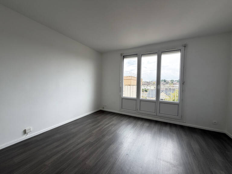 A LOUER LE MANS FUNAY APPARTEMENT DE TYPE 3 AVEC CAVE ET PAR — photo 1