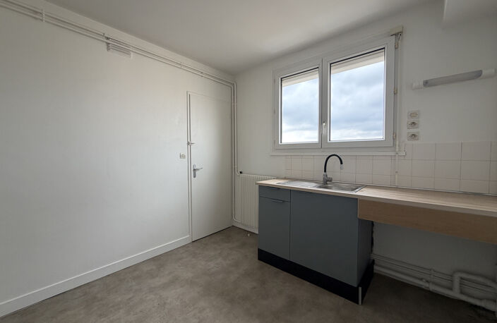 A LOUER LE MANS FUNAY APPARTEMENT DE TYPE 3 AVEC CAVE ET PAR — photo 3