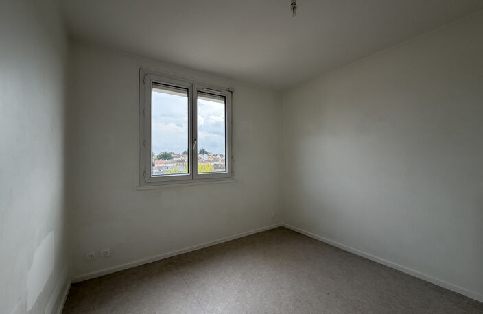 A LOUER LE MANS FUNAY APPARTEMENT DE TYPE 3 AVEC CAVE ET PAR — photo 5