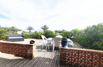 P3 en angle rez-de-jardin avec double et un aperçu sur la mer, — photo du bien