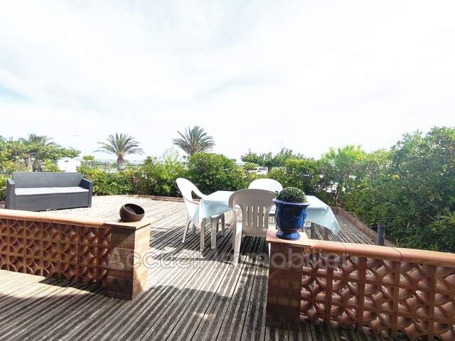 P3 en angle rez-de-jardin avec double et un aperçu sur la mer, — photo du bien