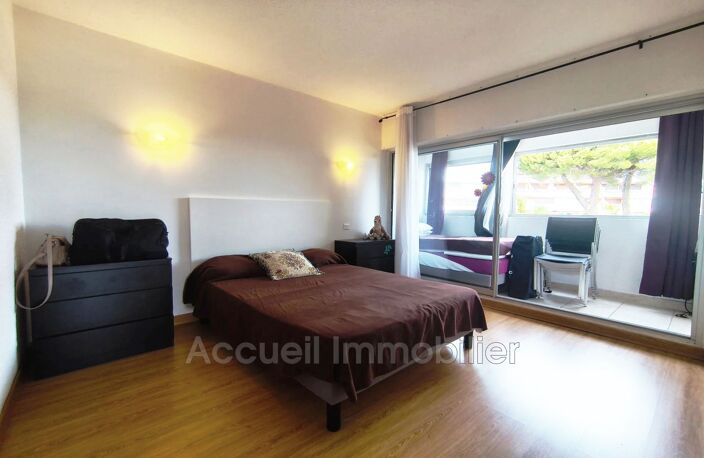 P3 en angle rez-de-jardin avec double et un aperçu sur la mer, — photo 3