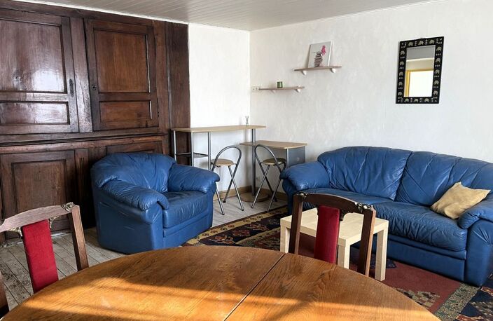 Maison rénovée avec garages et cour au calme à Baissey — photo 3