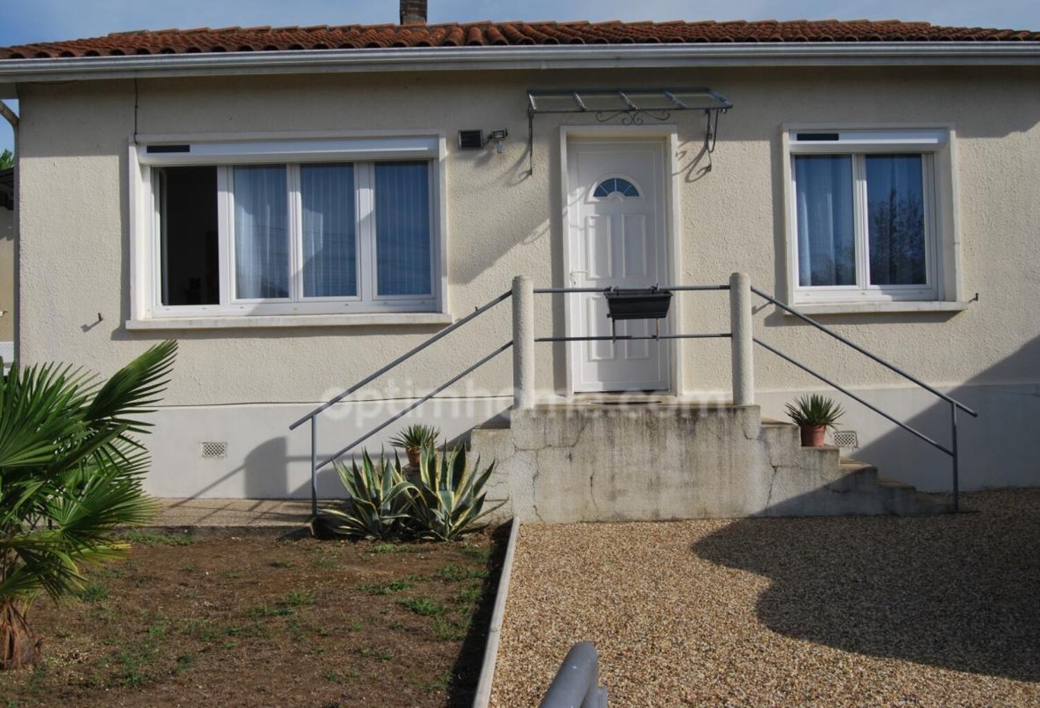 Maison de plain-pied avec garage et un jardin arboré à Saint-Cybard, Angoulême — photo 1