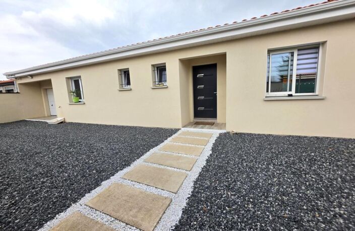 Maison à vendre de plain-pied – 4 chambres - 99 m² –  THIERS (63300) – 255 000 euros — photo 2