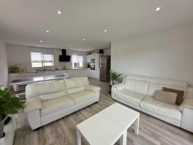 Maison à vendre de plain-pied – 4 chambres - 99 m² –  THIERS (63300) – 255 000 euros — photo 1