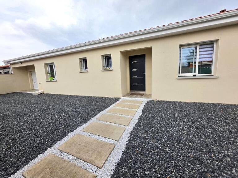 Maison à vendre de plain-pied – 4 chambres - 99 m² –  THIERS (63300) – 255 000 euros — photo 1