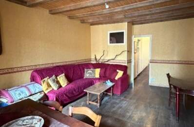 La Rochefoucauld. Immeuble avec magasin et appartement — photo du bien