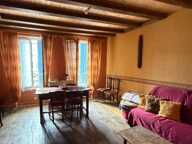 La Rochefoucauld. Immeuble avec magasin et appartement — photo 2
