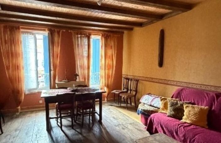 La Rochefoucauld. Immeuble avec magasin et appartement — photo 2