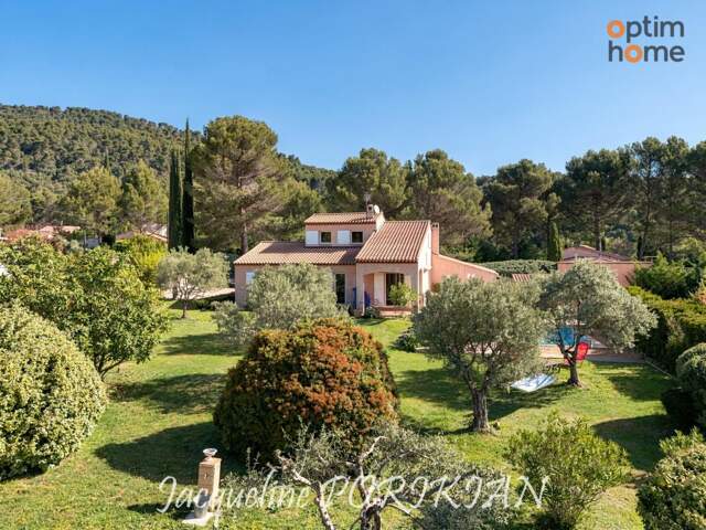 La Motte d'Aigues : Villa 4/5 pièces plus dépendance sur 3 160 m² de terrain arboré avec piscine — photo du bien