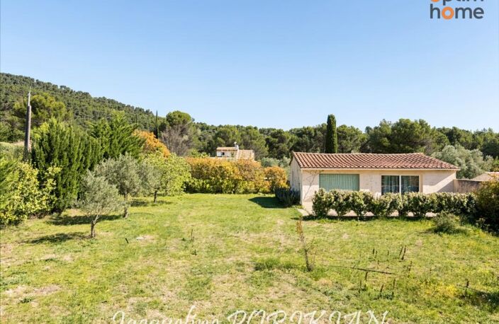 La Motte d'Aigues : Villa 4/5 pièces plus dépendance sur 3 160 m² de terrain arboré avec piscine — photo 3
