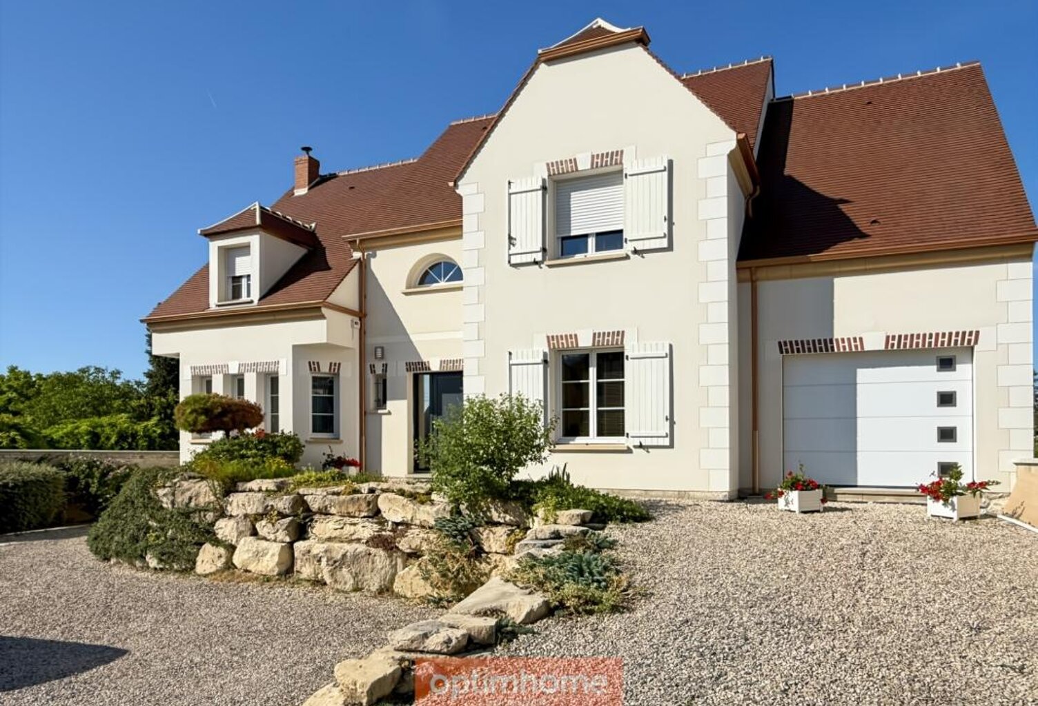 MARGNY-LÈS-COMPIÈGNE – MAISON CONTEMPORAINE + DÉPENDANCE 170 m² + SOUS-SOL 140 m² — photo 1