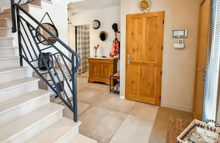 MARGNY-LÈS-COMPIÈGNE – MAISON CONTEMPORAINE + DÉPENDANCE 170 m² + SOUS-SOL 140 m² — photo 2