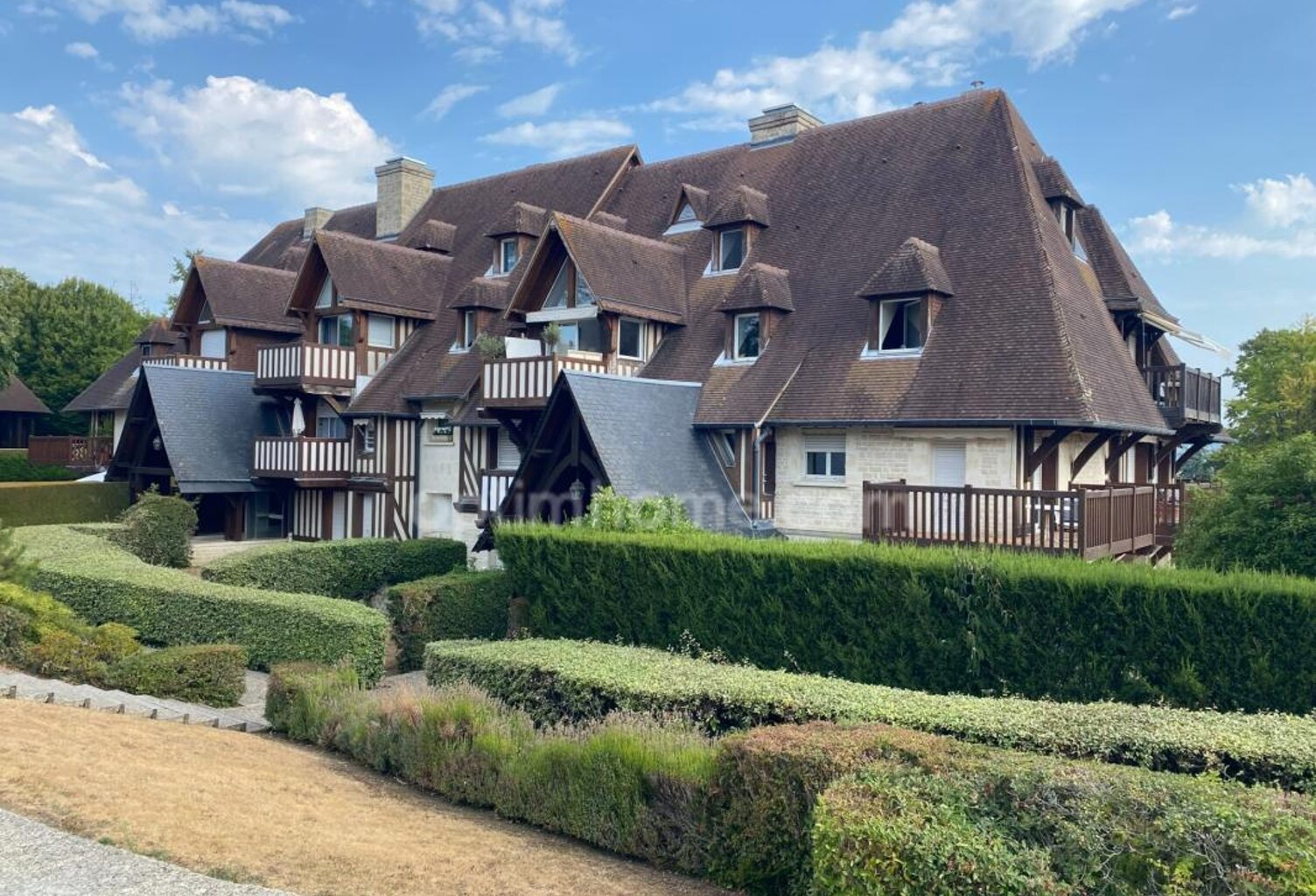 Superbe duplex rénové avec balcon plein Sud, piscine & tennis- DEAUVILLE — photo 1