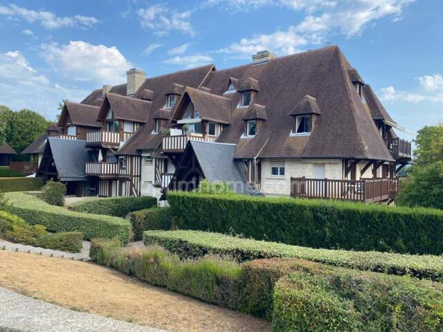 Superbe duplex rénové avec balcon plein Sud, piscine & tennis- DEAUVILLE — photo du bien