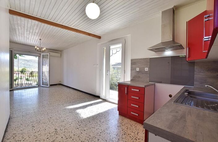Maison de village rénovée, garage et potentiel d’aménagement — photo 2