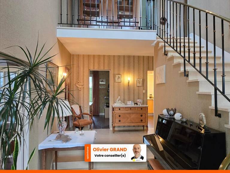 Grande maison Familiale avec Garage et Jardin - Proche Centre-bourg et Commodités — photo 1