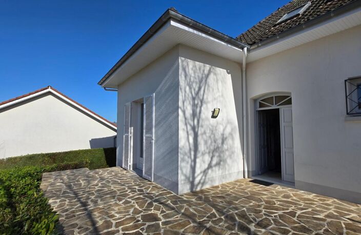 Grande maison Familiale avec Garage et Jardin - Proche Centre-bourg et Commodités — photo 3