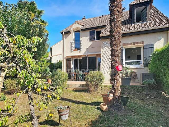 Maison 6 pièces avec garage et jardin à vendre à CHANTELOUP LES VIGNES (78) — photo du bien