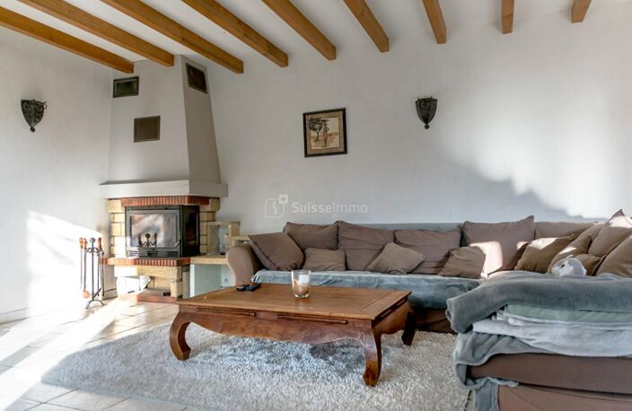 Beaux volumes pour cette maison avec agréable terrain et grande dépendance — photo 5